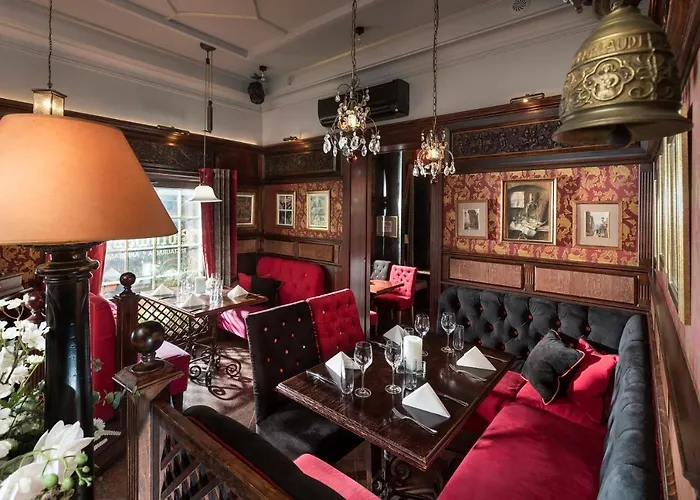 戈德瓦塞尔矿区酒店 *